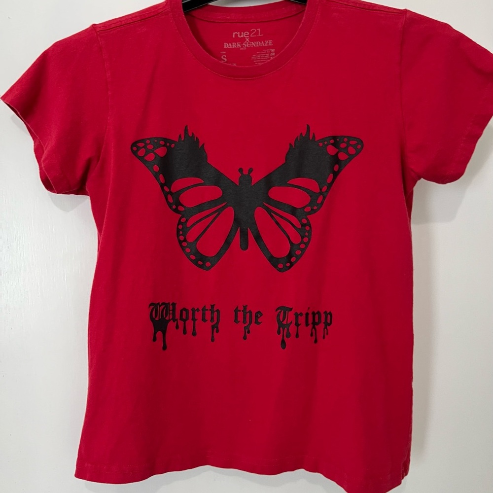 EUC Rue21 Dark Sundaze Worth The Tripp Red Butterfly Graphic Kids T-Shirt - S